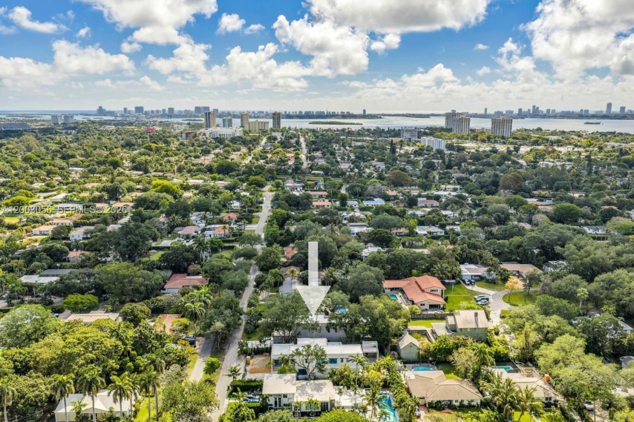 824 NE 111th St, Biscayne Park, FL 33161 Photo