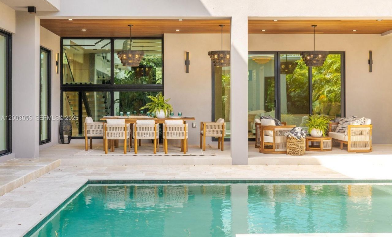 824 NE 111th St, Biscayne Park, FL 33161 Photo