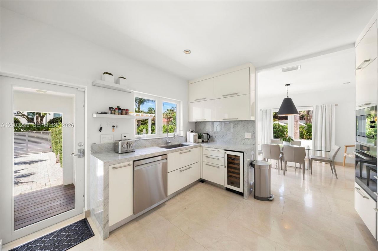330 E San Marino Dr, Miami Beach, FL 33139 Photo