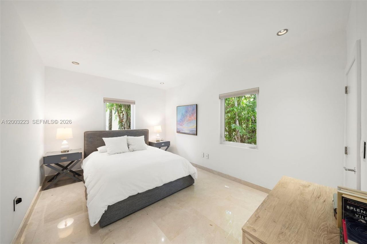 330 E San Marino Dr, Miami Beach, FL 33139 Photo
