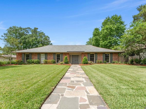 1932 Country Club Dr, Baton Rouge, LA 70808