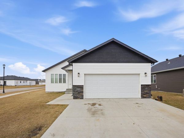 2595 72 Avenue S, Fargo, ND 58104