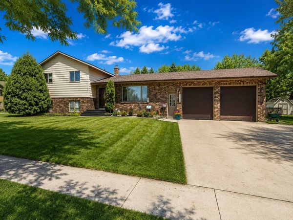 325 S Ash Street, Crookston, MN 56716