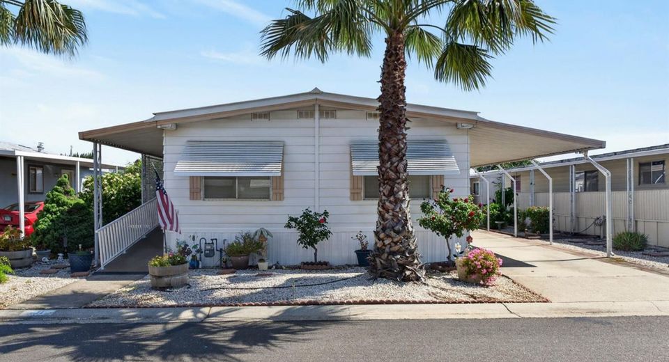 71 Calle Margarita, Elk Grove, CA 95624 Photo