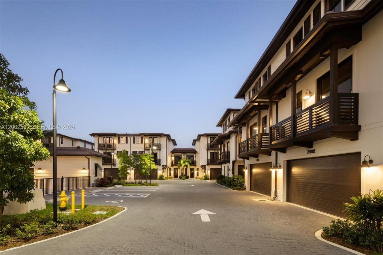 7498 SW 100th St, Pinecrest, FL 33156 Photo