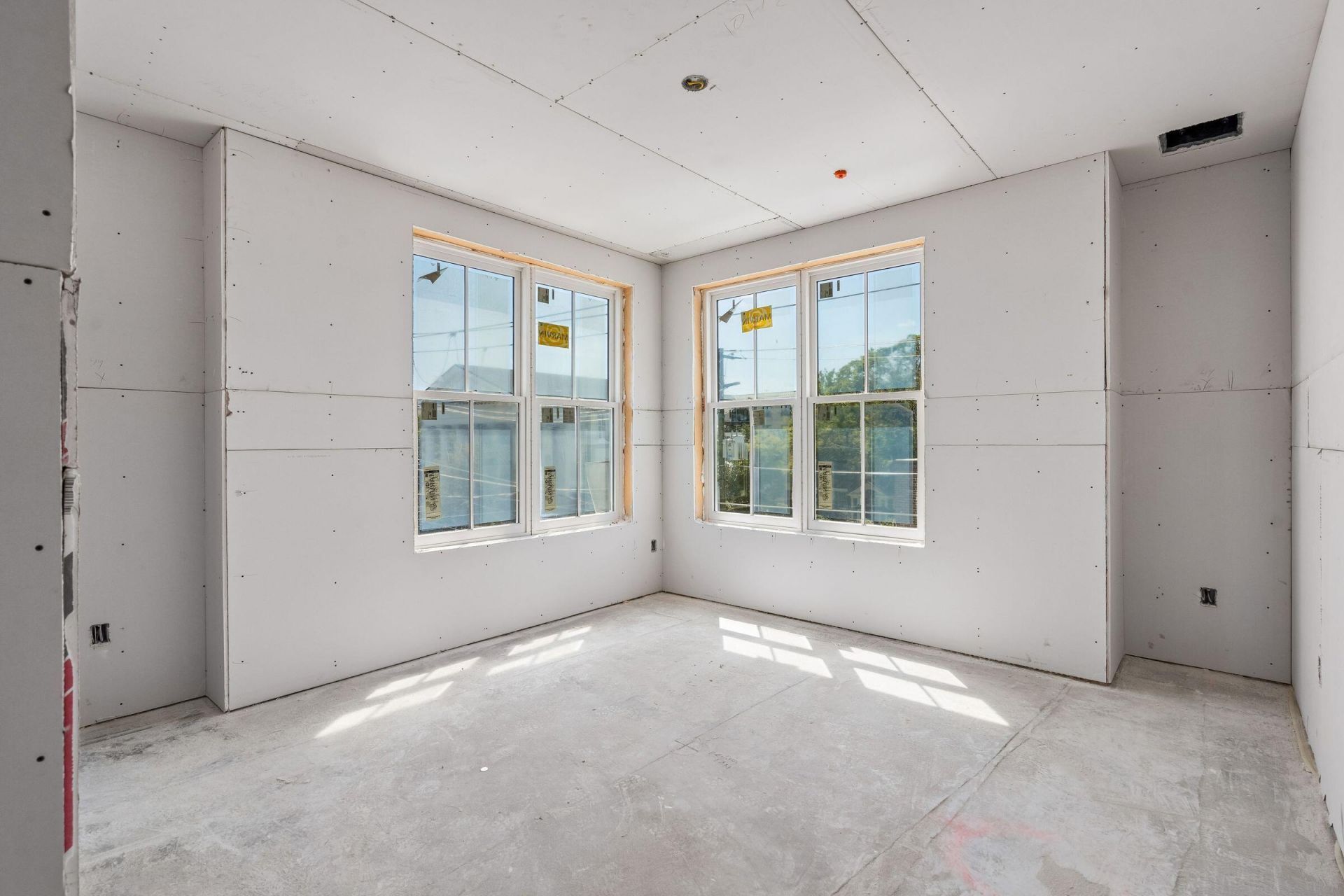 284 Meeting Street Photo 9