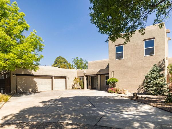 6425 Guadalupe Place NW, Los Ranchos, NM 87107