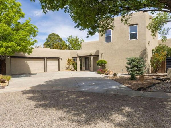 6425 Guadalupe Place NW, Los Ranchos, NM 87107