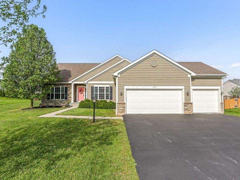 217 Warbler Court , Pickerington, OH 43147 Photo 2