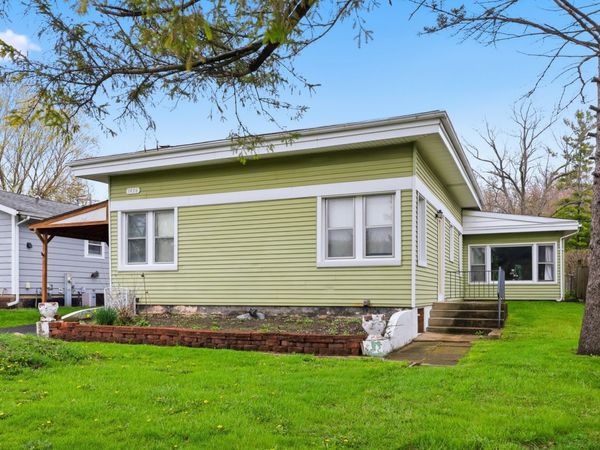 1426 N Harrison Street , Algonquin, IL 60102