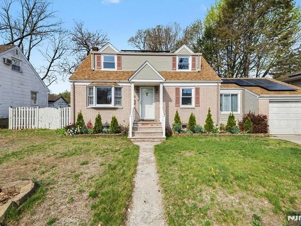 198 Roosevelt Avenue, BERGENFIELD, NJ 07621