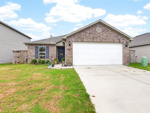 967 E Sparrow Circle, Fayetteville, AR 72701