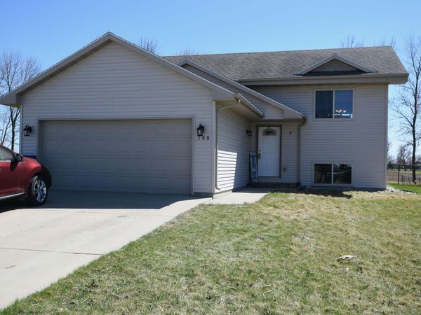 108 Twin Oaks Lane, Brookings, SD 57006