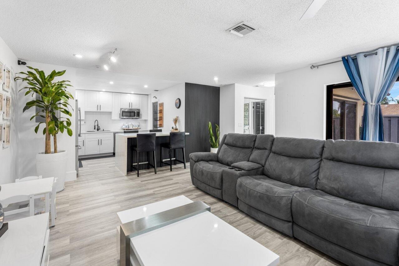 8014 Ambach Way, Hypoluxo, FL 33462 Photo