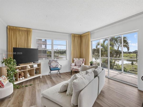 3048 E Sunrise Lakes Dr , Unit 221, Sunrise, FL 33322