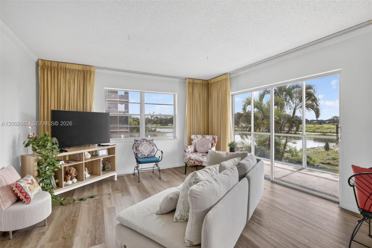 3048 E Sunrise Lakes Dr , Unit 221, Sunrise, FL 33322 Photo