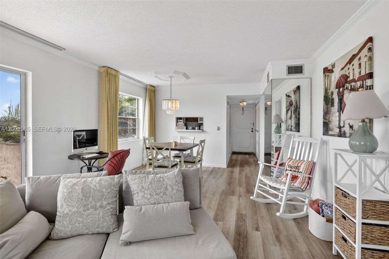 3048 E Sunrise Lakes Dr , Unit 221, Sunrise, FL 33322 Photo