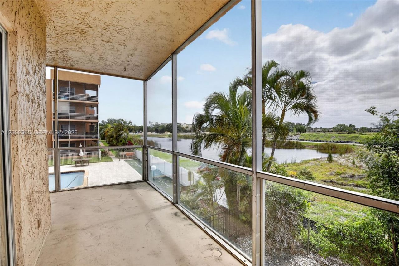 3048 E Sunrise Lakes Dr , Unit 221, Sunrise, FL 33322 Photo