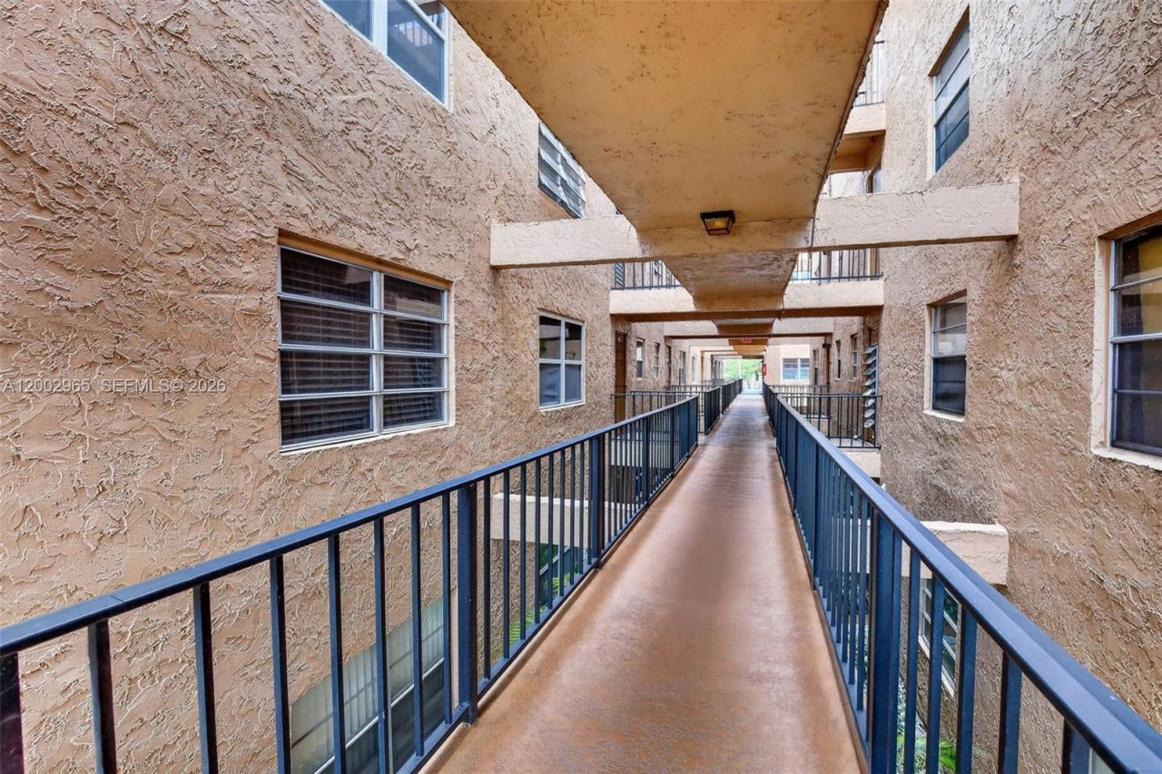 3048 E Sunrise Lakes Dr , Unit 221, Sunrise, FL 33322 Photo