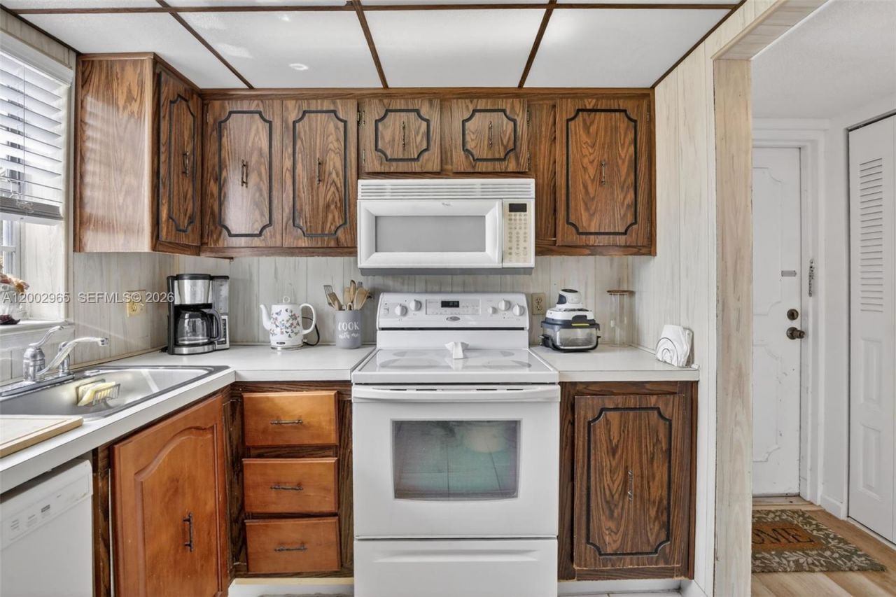 3048 E Sunrise Lakes Dr , Unit 221, Sunrise, FL 33322 Photo