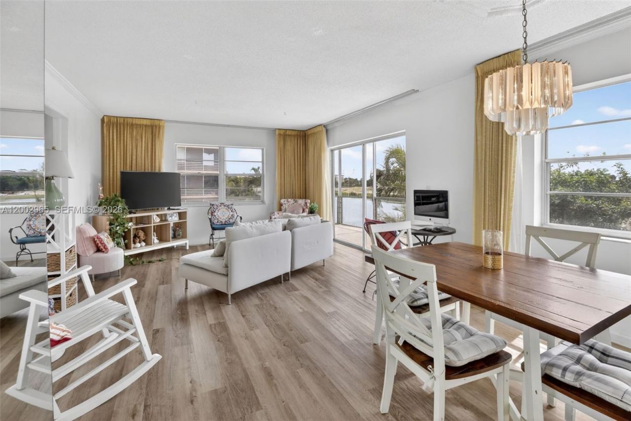 3048 E Sunrise Lakes Dr , Unit 221, Sunrise, FL 33322 Photo