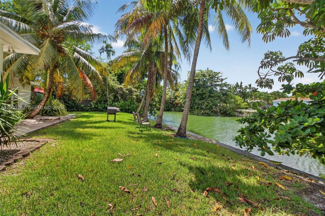 6090 SW 63rd Ave, South Miami, FL 33143 Photo