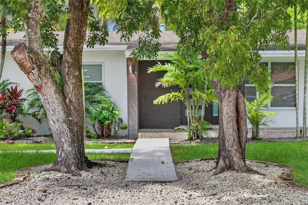 6090 SW 63rd Ave, South Miami, FL 33143 Photo