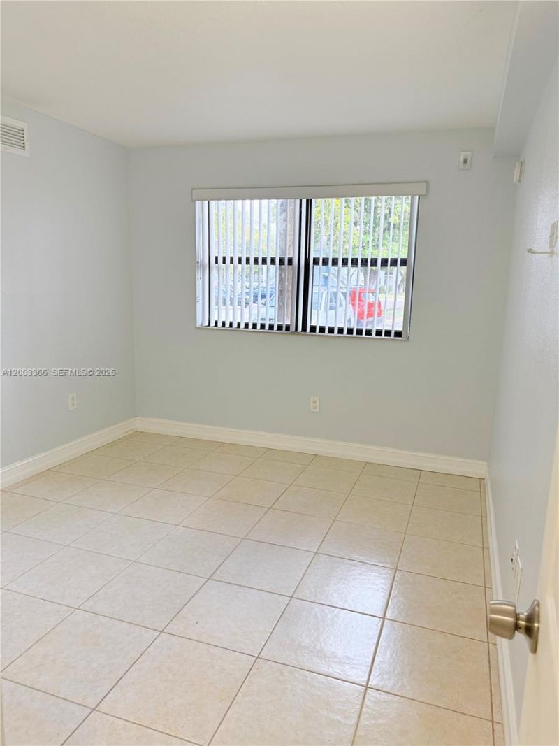 7200 NW 179th St , Unit 111, Hialeah, FL 33015 Photo