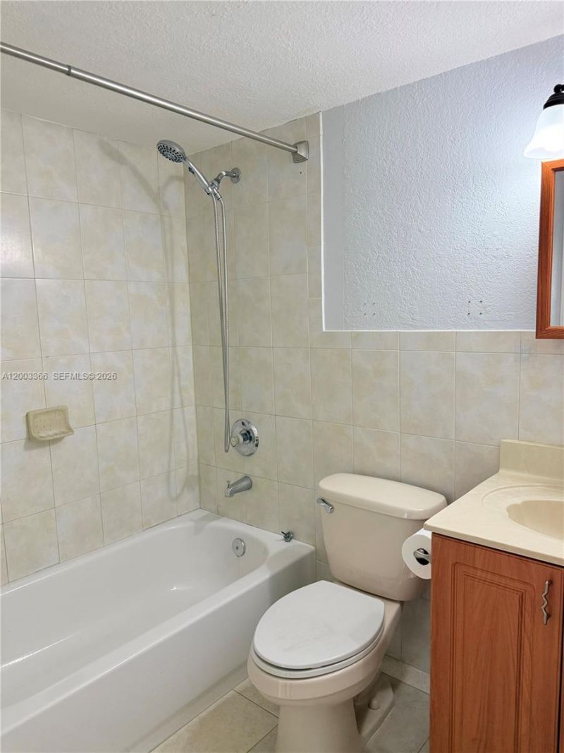 7200 NW 179th St , Unit 111, Hialeah, FL 33015 Photo