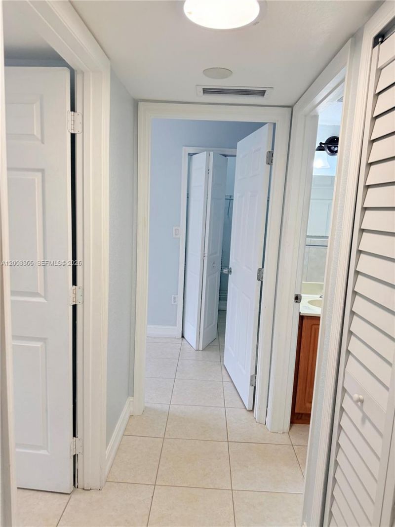 7200 NW 179th St , Unit 111, Hialeah, FL 33015 Photo