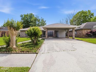 206 Open Meadows Drive , Lafayette, LA 70506