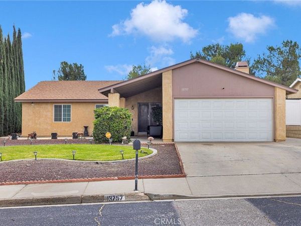 13757 Oakmont, Victorville, CA 92395