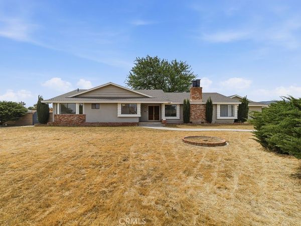 2350 W Avenue M8, Palmdale, CA 93551