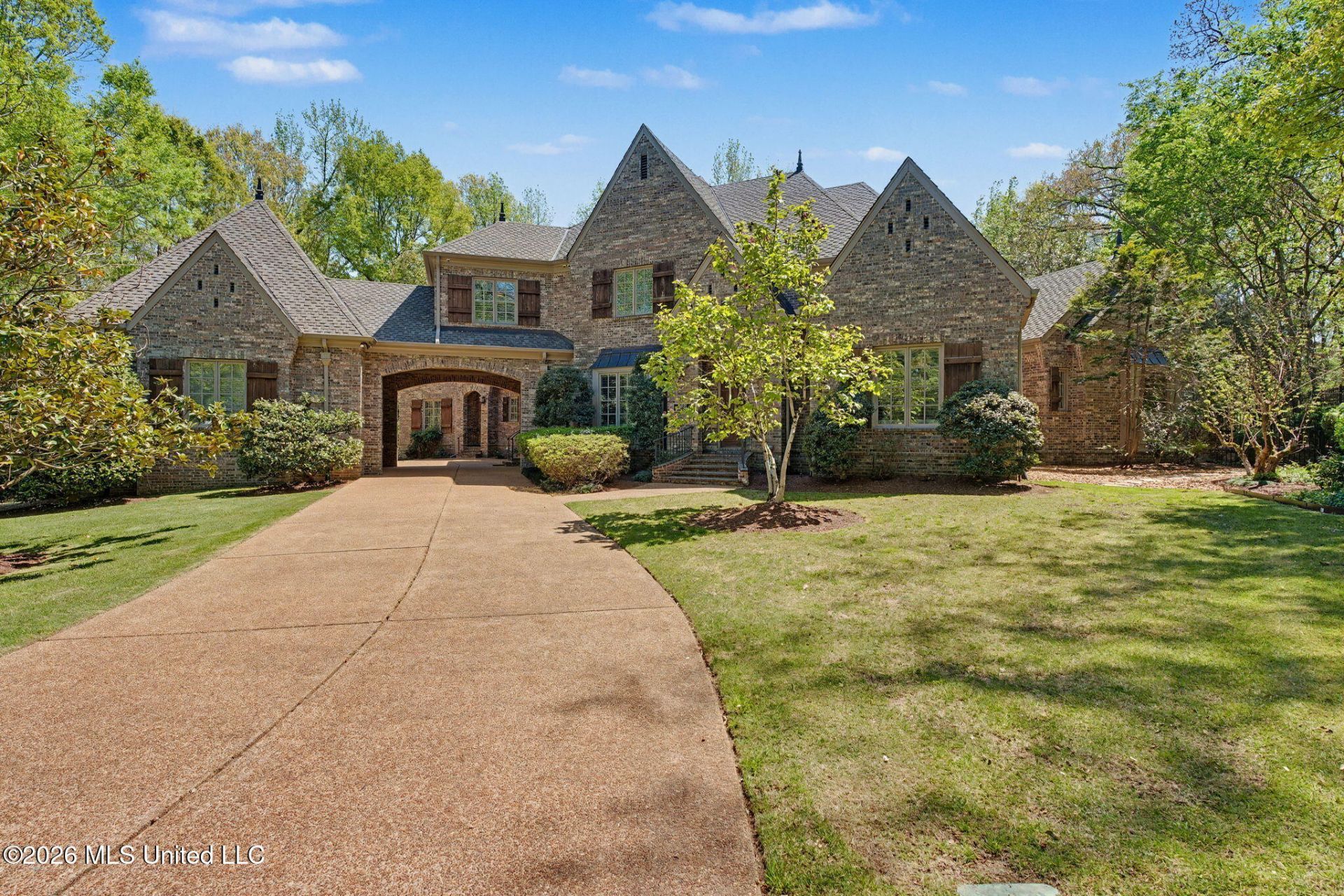 13921 Valley Oaks Drive Olive Branch, MS 38654