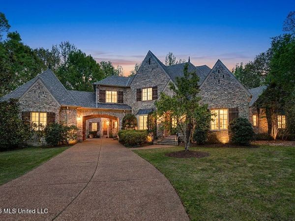 13921 Valley Oaks Drive, Olive Branch, MS 38654