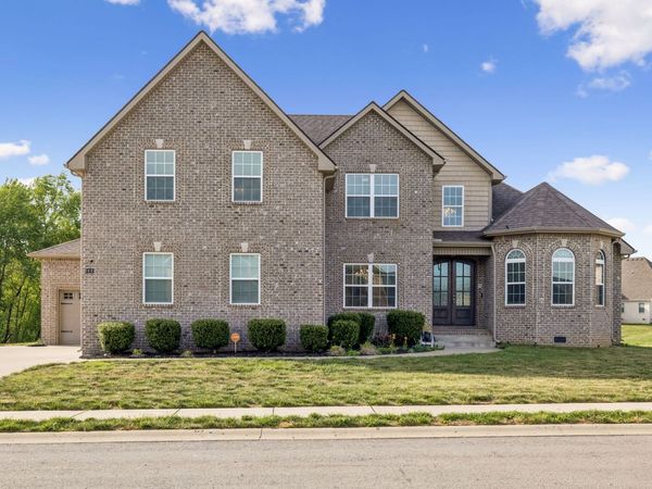 333 Clarabelle Ln, Clarksville, TN 37040