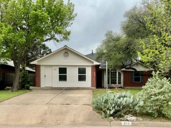 613 Millcreek LN , Leander, TX 78641