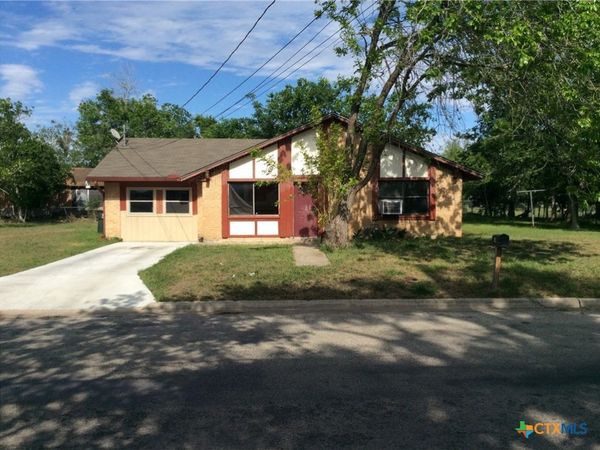 606 Woodworth Street , Cuero, TX 77954