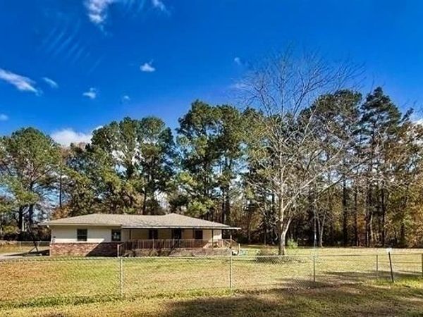 26035 JOHN L Lane, Denham Springs, LA 70726