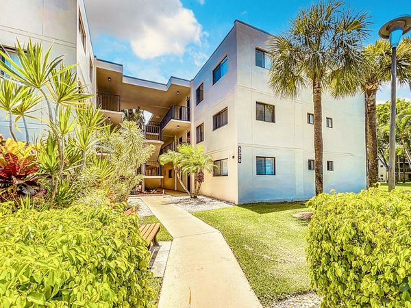 5370 Las Verdes Circle, Delray Beach, FL 33484