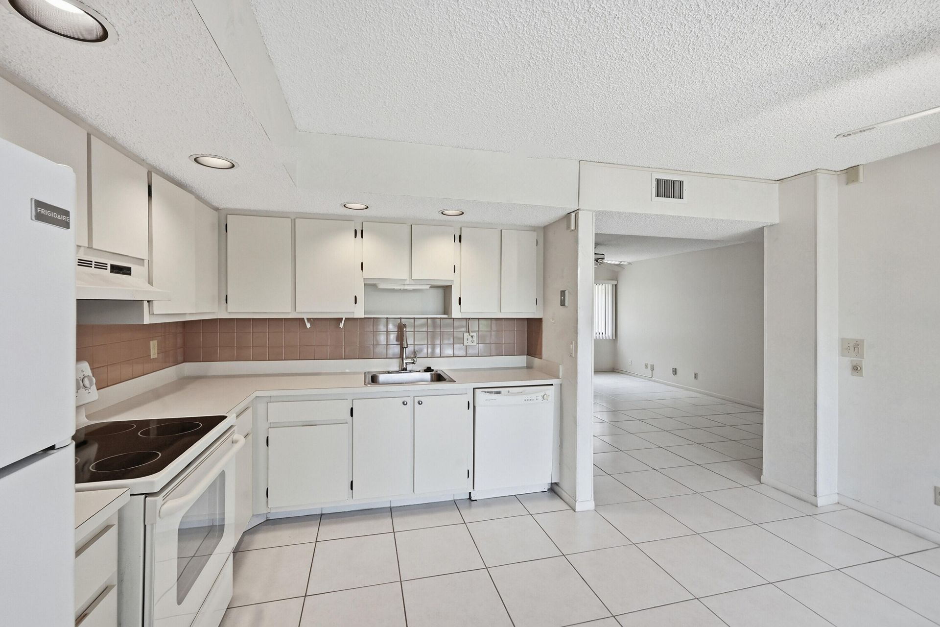 5370 Las Verdes Circle, Unit 219, Delray Beach, FL 33484 Photo