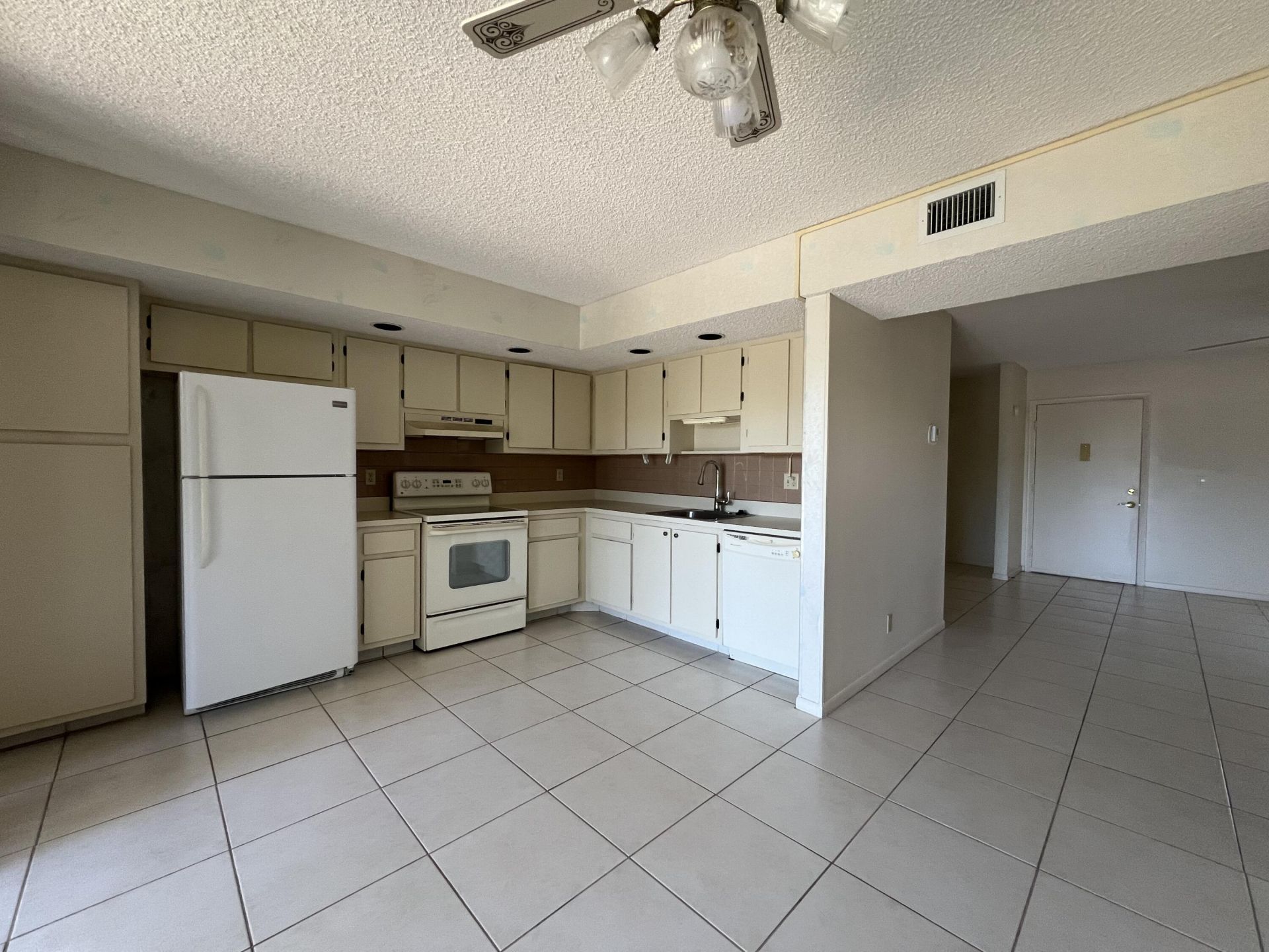 5370 Las Verdes Circle, Unit 219, Delray Beach, FL 33484 Photo