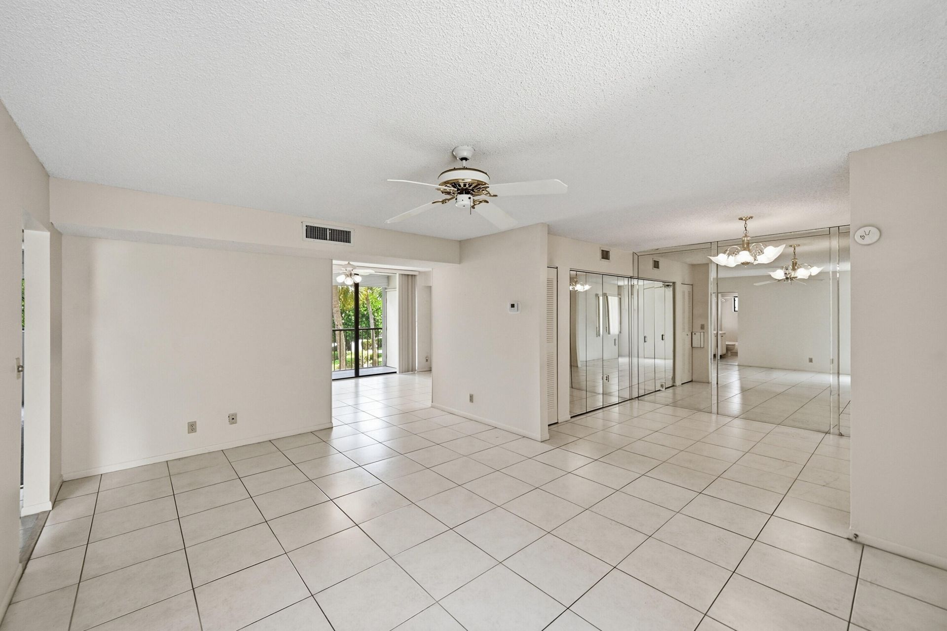 5370 Las Verdes Circle, Unit 219, Delray Beach, FL 33484 Photo