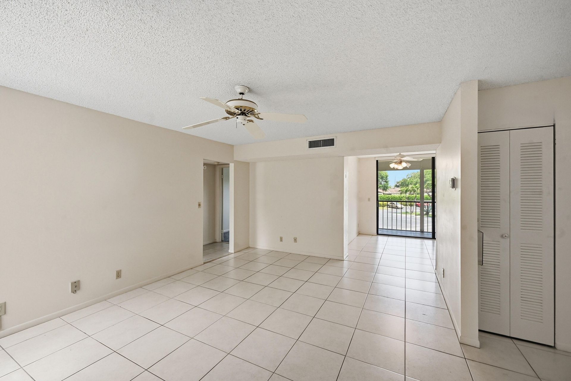 5370 Las Verdes Circle, Unit 219, Delray Beach, FL 33484 Photo