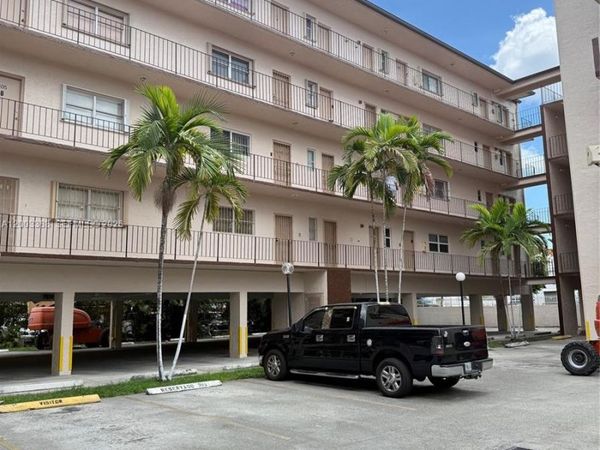 1950 W 54th St, Unit 115, Hialeah, FL 33012