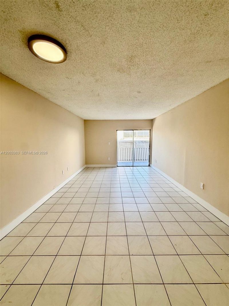 1950 W 54th St, Unit 115, Hialeah, FL 33012 Photo