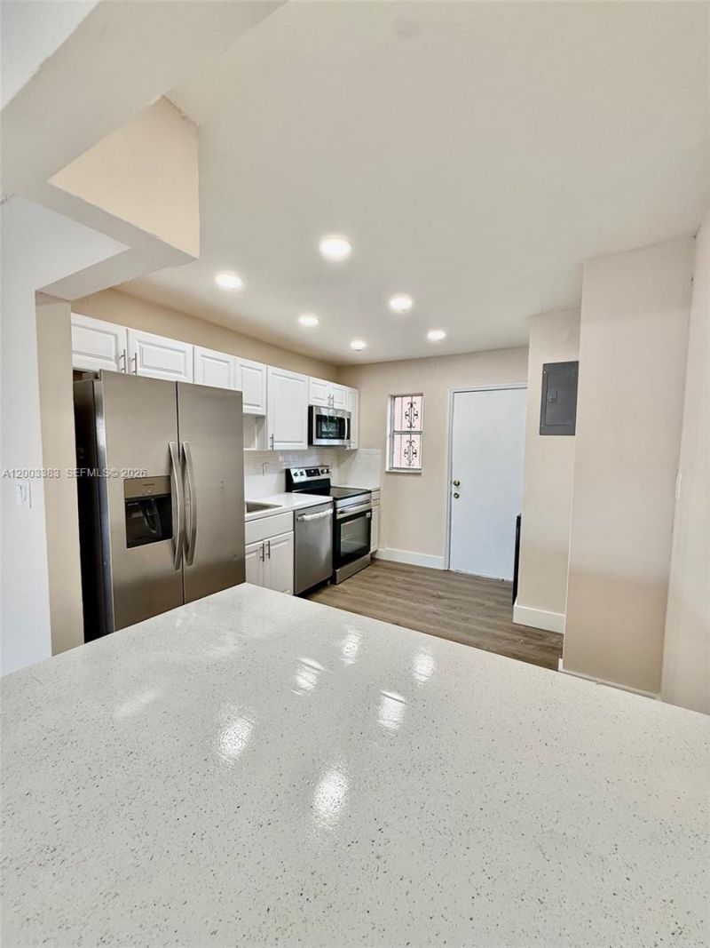 1950 W 54th St, Unit 115, Hialeah, FL 33012 Photo