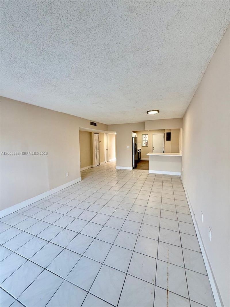 1950 W 54th St, Unit 115, Hialeah, FL 33012 Photo