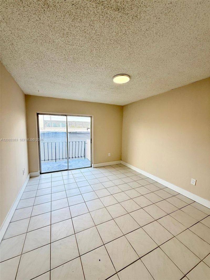 1950 W 54th St, Unit 115, Hialeah, FL 33012 Photo
