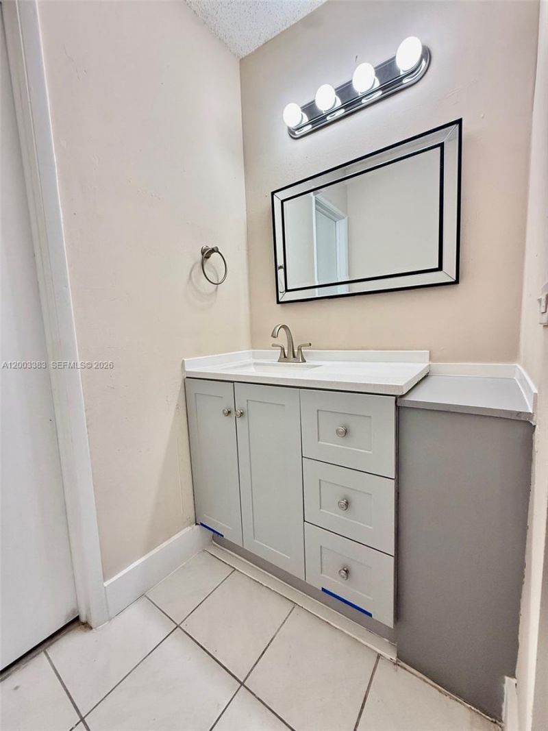 1950 W 54th St, Unit 115, Hialeah, FL 33012 Photo